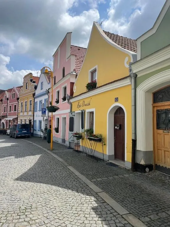 Apartmány Žlutý domeček — APARTMÁN v obci Třeboň