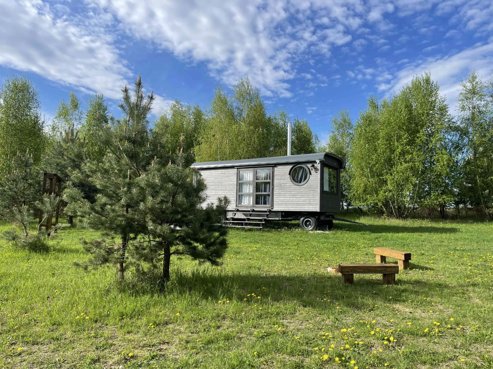 Akátové údolí maringotka a stany u Jizery — GLAMPING in Tuřice