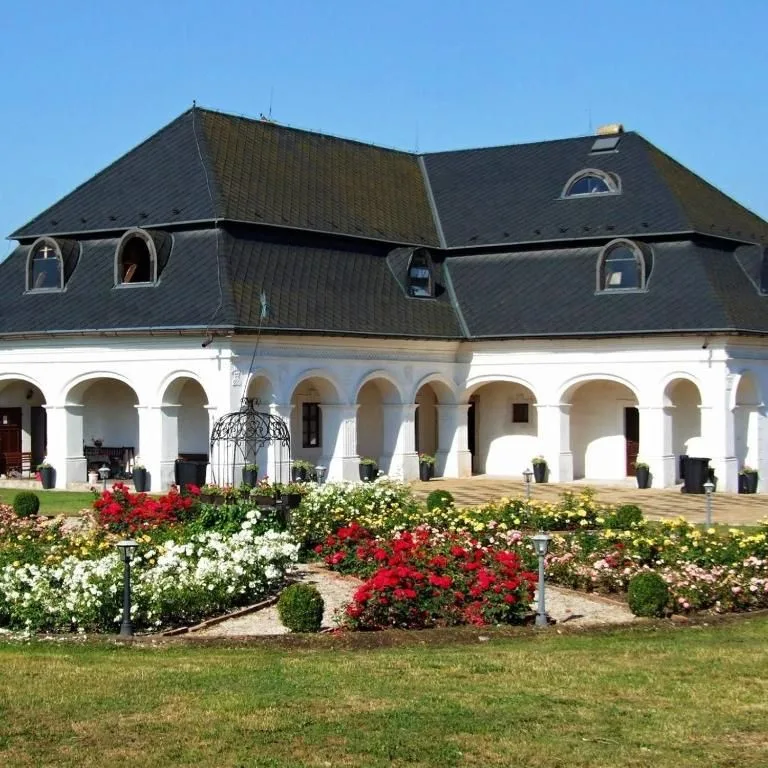Kaštieľ Košťany — GUESTHOUSE in Košťany nad Turcom