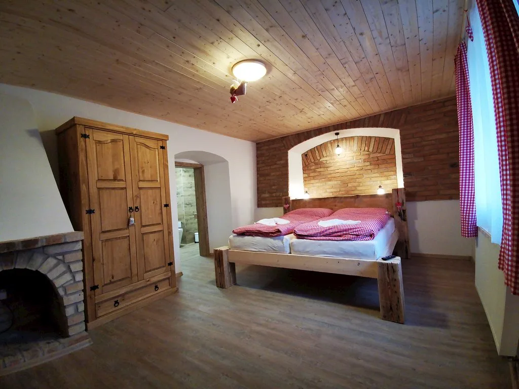 Ubytování v Hospodě a Penzionu U Lípy — GUESTHOUSE in Velichov