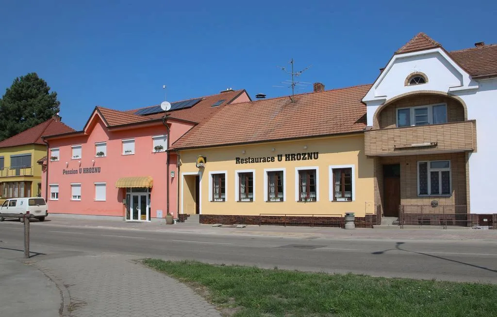 Penzion U Hroznu — GUESTHOUSE in Velké Bílovice