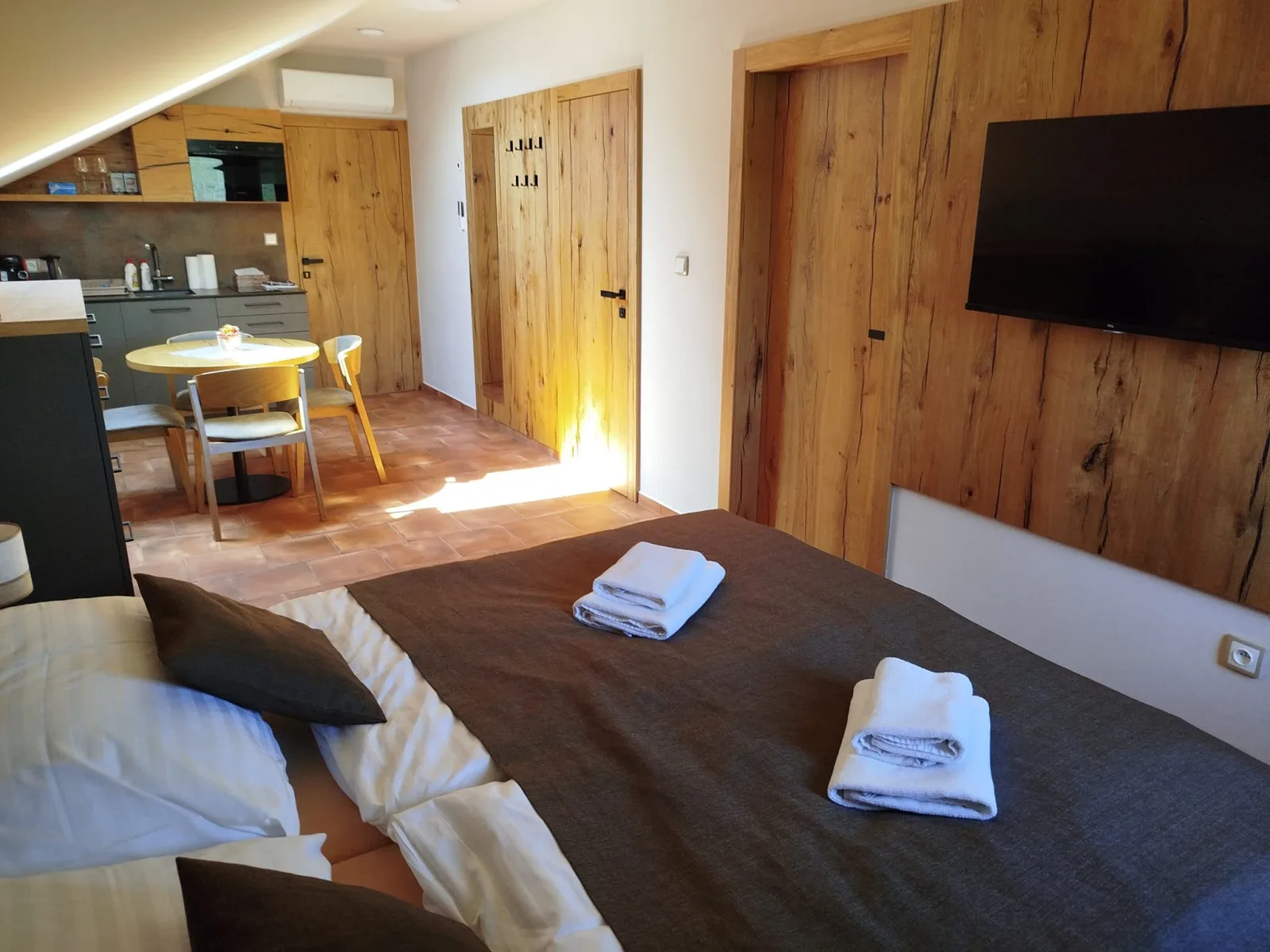 Sklep Víno Strýček — GUESTHOUSE in Velké Bílovice