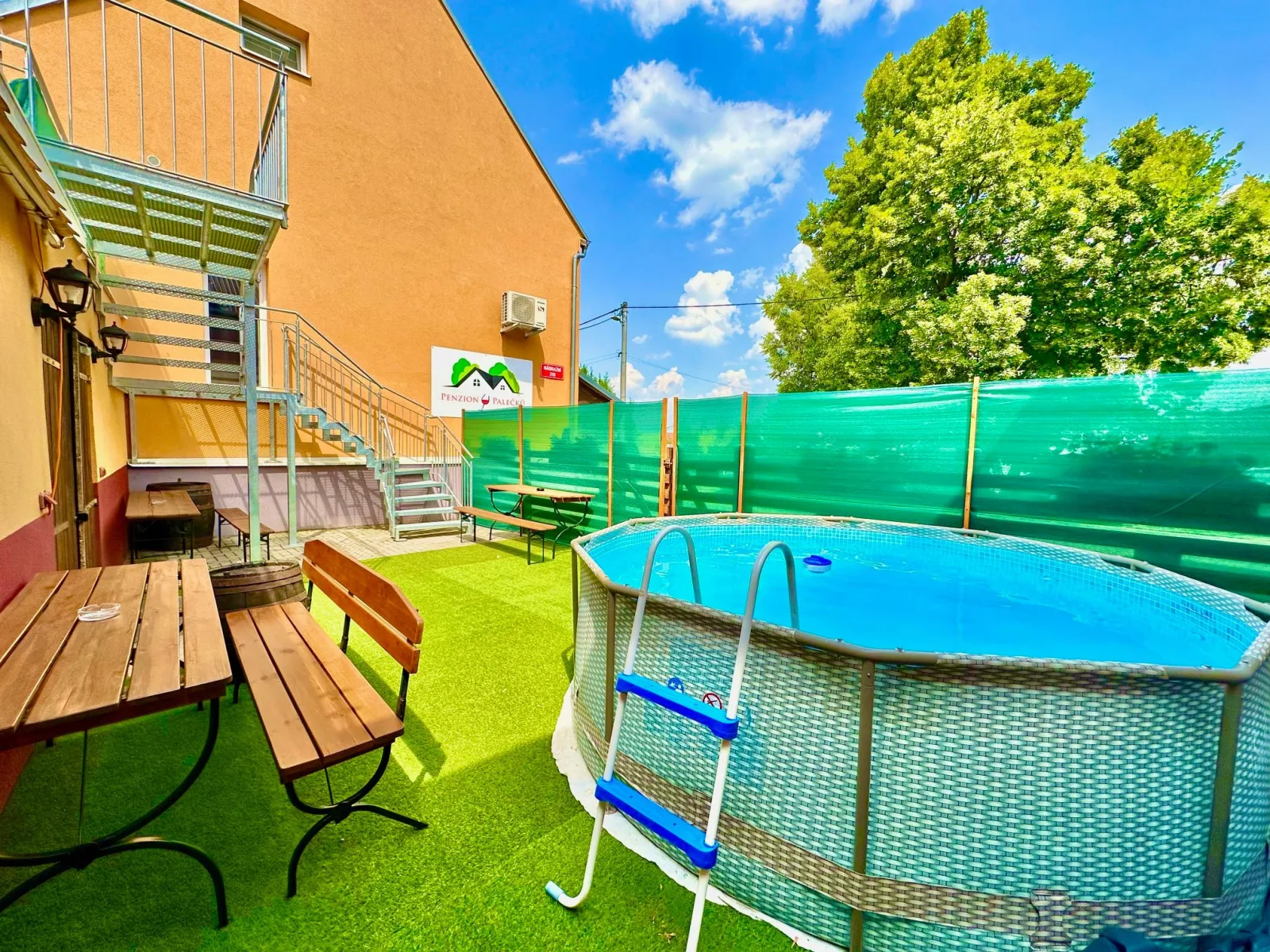 Penzion bazén víno sklep u Palečků — GUESTHOUSE in Zaječí