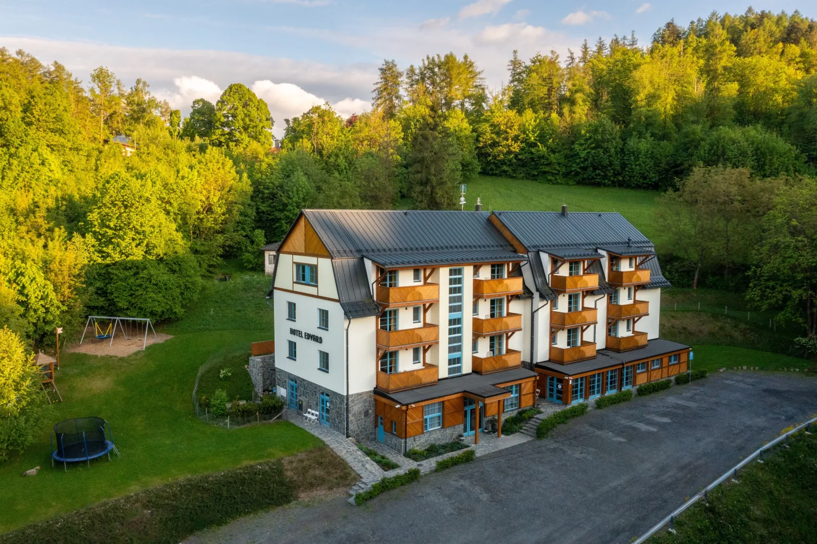 Apartmánový Hotel Edvard — HOTEL u Frenštát pod Radhoštěm